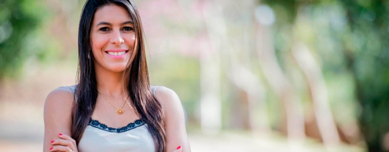 Andreza Caricio: saiba mais sobre a escritora que conquistou o Brasil com as suas mensagens diárias de força e poder Andreza Caricio: saiba mais sobre a escritora que conquistou o Brasil com as suas mensagens diárias de força e poder
