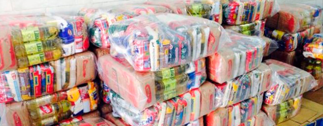 Instituto Êxito e UNINASSAU realizam entrega de 5 toneladas de cestas básicas para barraqueiros em praia