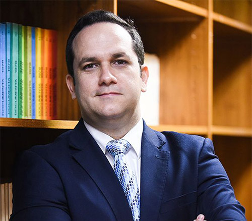 Henrique Sartori de Almeida Prado