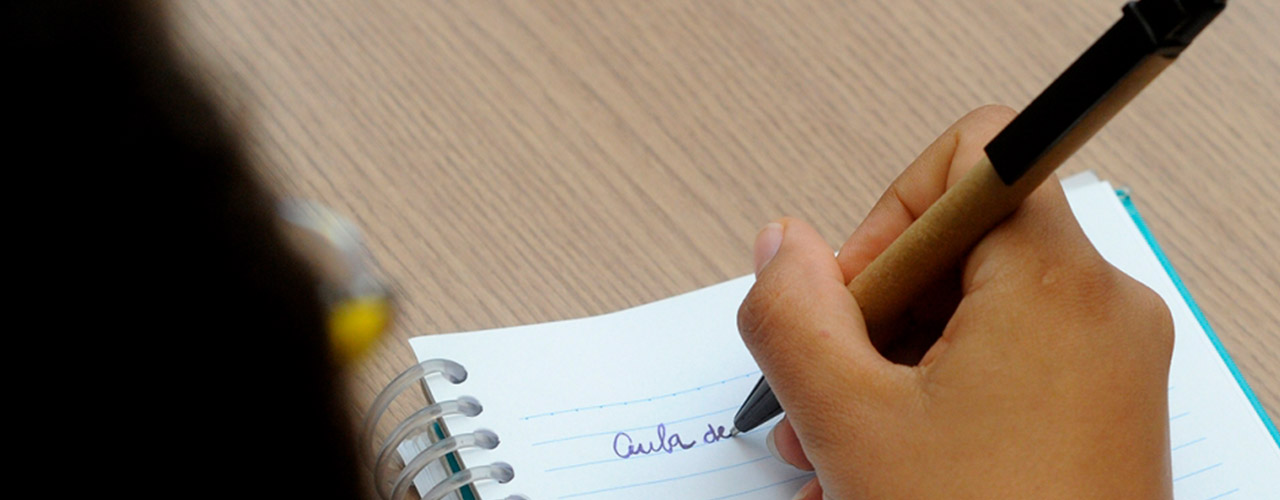 Projeto gratuito prepara estudantes para supletivos